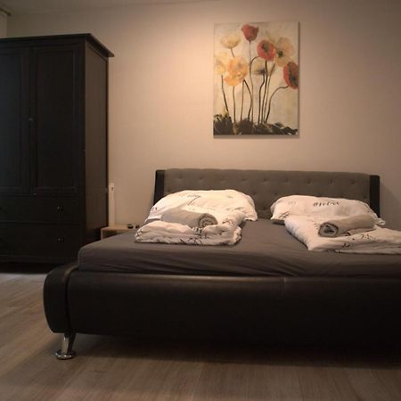 Brilliant Souterrain Apt. - Prater Amuesement Park Appartement Wenen Buitenkant foto