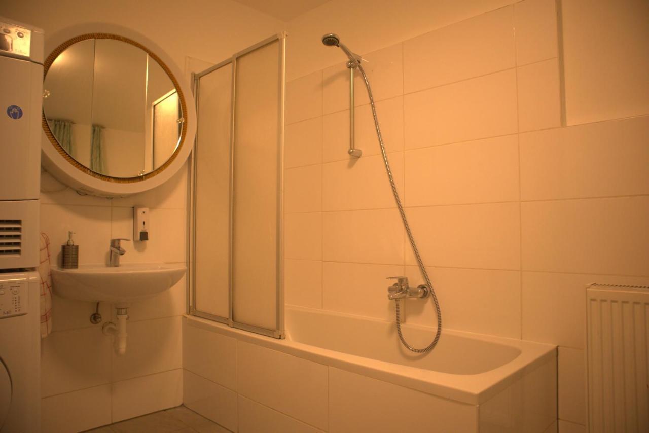 Brilliant Souterrain Apt. - Prater Amuesement Park Appartement Wenen Buitenkant foto